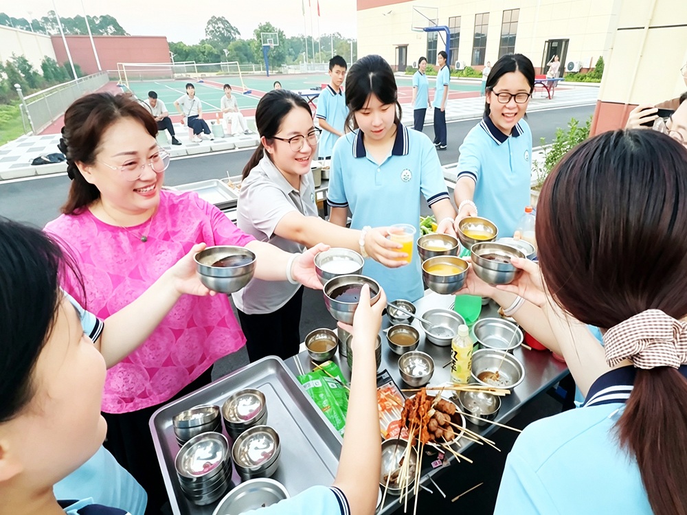 江苏扬州孩子叛逆不听话学校联系电话及择校参考